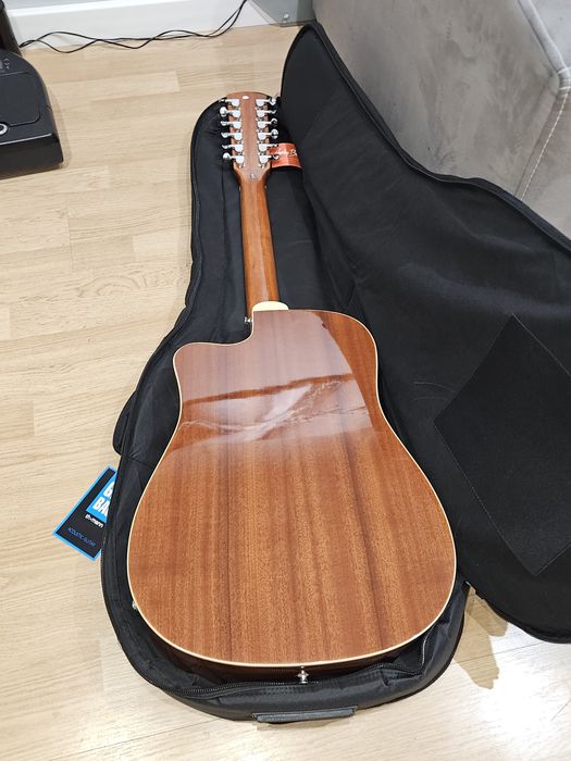 Zestaw gitara elektroakustyczna 12-strunowa Harley Benton + Futerał