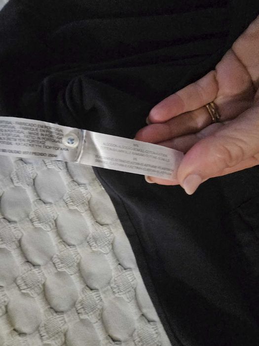 Camisola em bico com botões