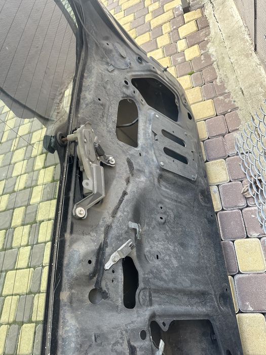 Крышка багажника  toyota rav4 2011