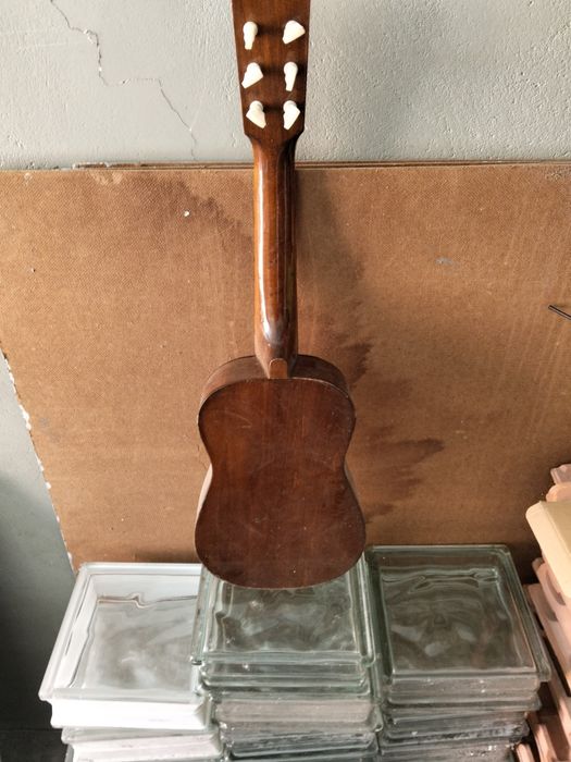Guitarra pequena