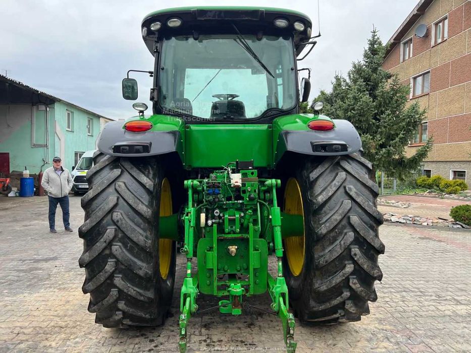 Трактор John Deere 7250R