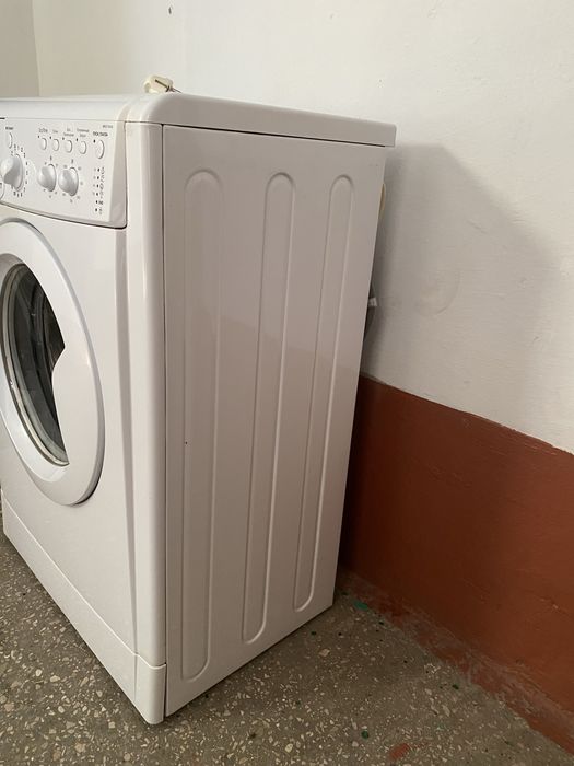 Пралка Indesit 5кг