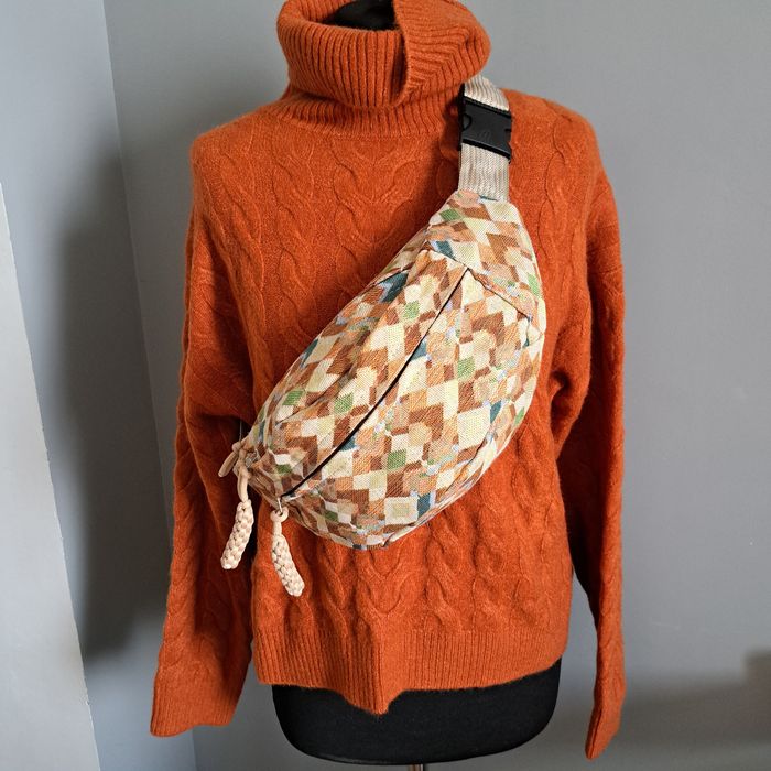 Pojemna nerka damska