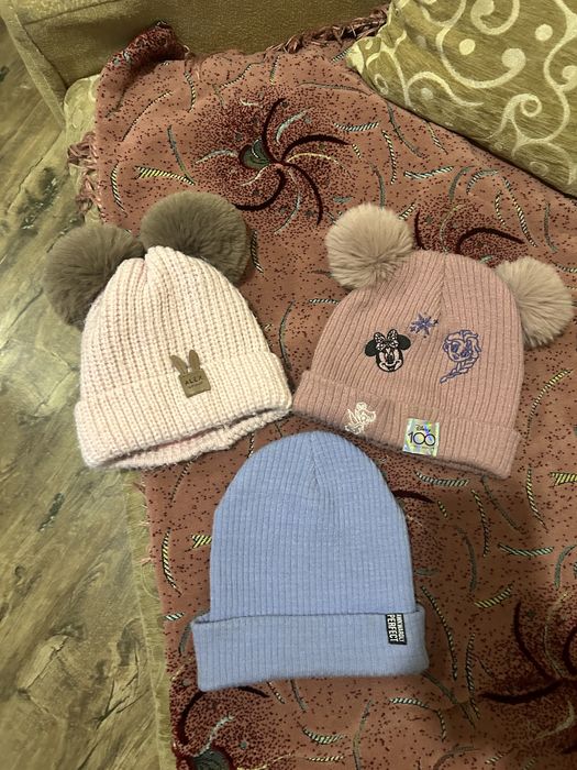 Шапочки на дівчинку