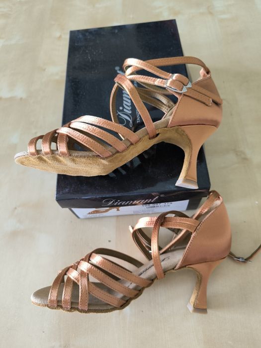 Sapatos de dança de senhora NOVOS, número 36