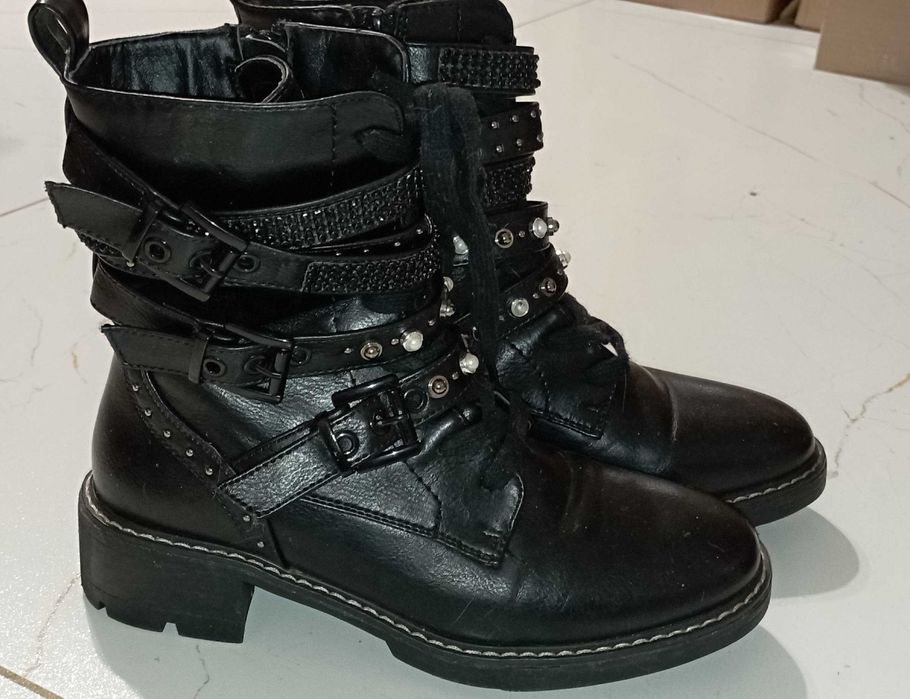 Buty Cm Paris Workery z ozdobnymi paskami czarne r.37