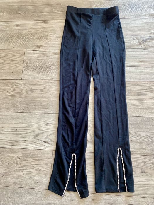 Czarne spodnie legginsy Mango S dzwony