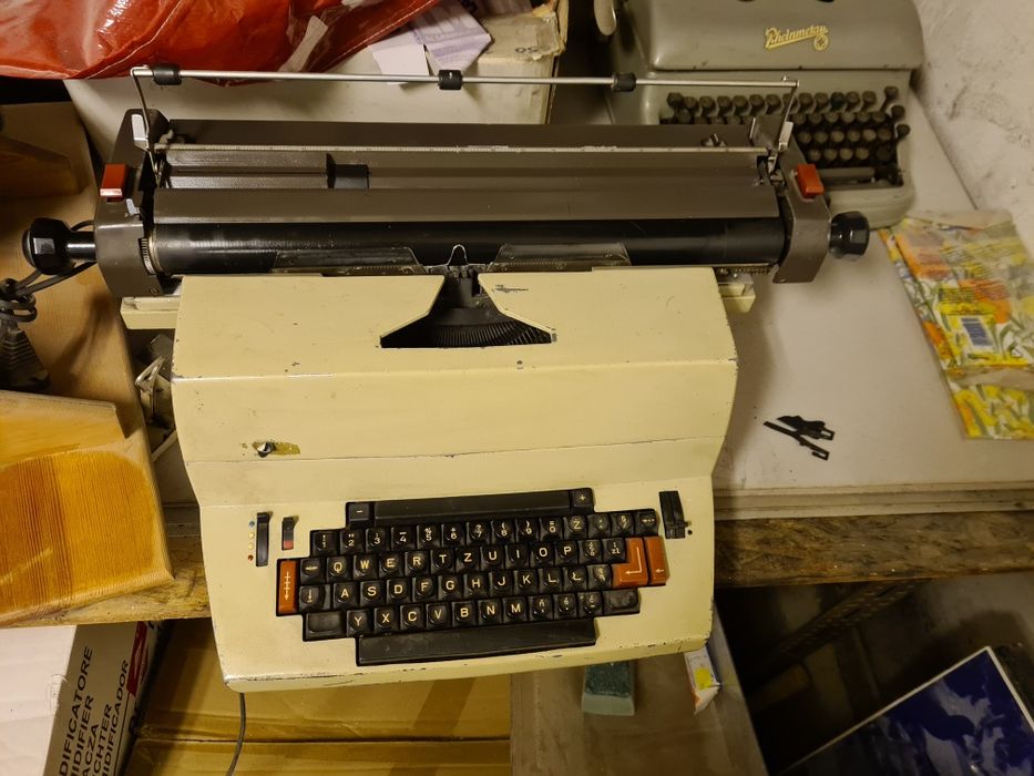 Maszyna do pisania elektryczna