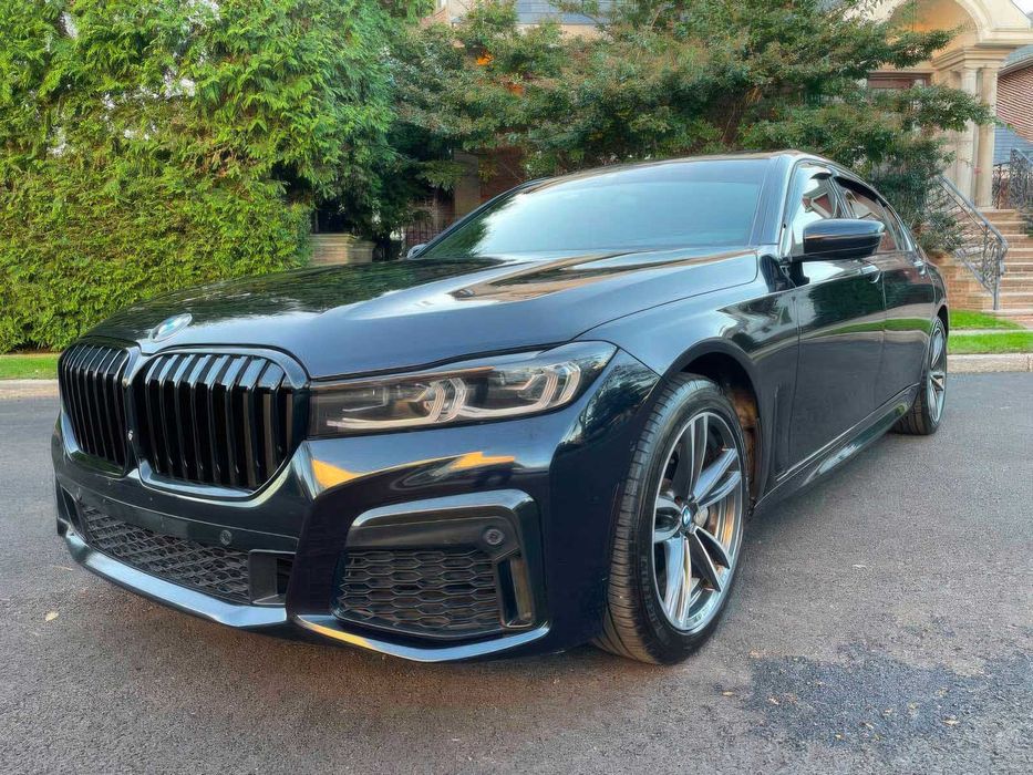 BMW 7 Series 740i xDrive      2020