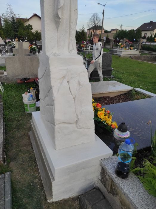 Odnawianie figur pomników grobów grawer