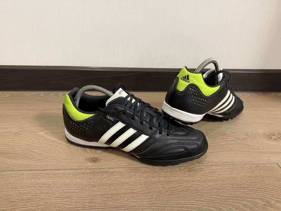 Шкіряні сороконіжки adidas 42.5-43 розмір