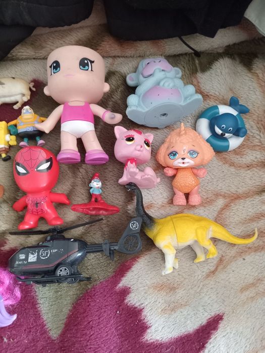 Игрушки разные маленькие, мак дак и другие