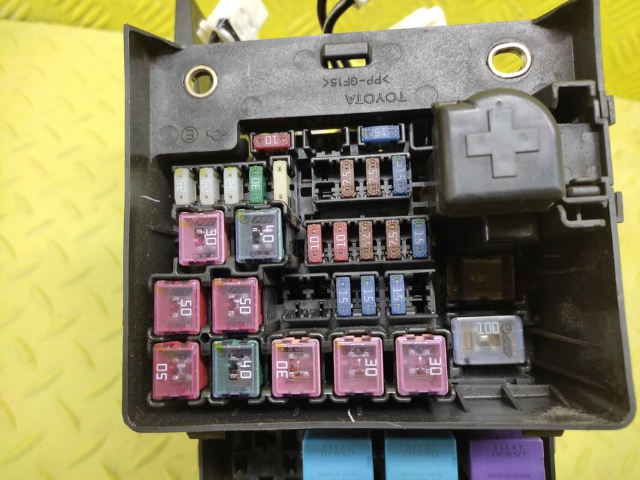 lexus rx300 3.0 v6 skrzynka bezpieczników