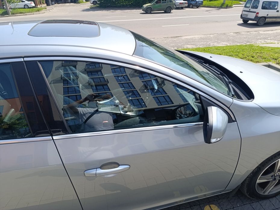 Продаж Volvo V60 2011p