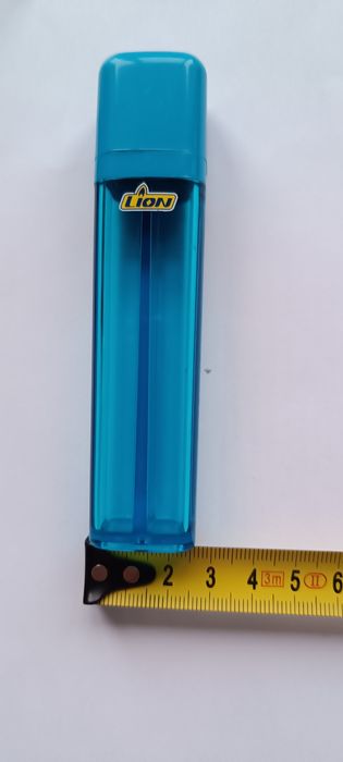 Продам бытовую многоразовую газовую зажигалку "Lion" (БЕЗ ГАЗА!)