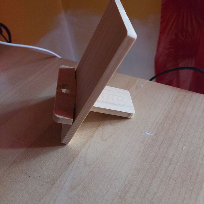 Suporte de telemóvel em bambu
