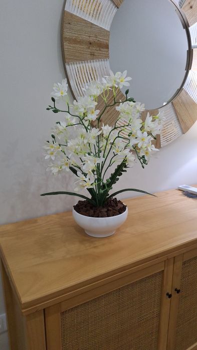 Vaso com flores  artificiais