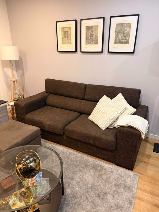 Sofá em tecido 3 lugares com banqueta