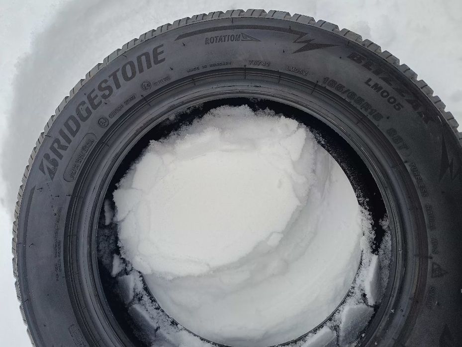 Opony zimowe Bridgestone Blizzak Lm005 185/65R15 88T