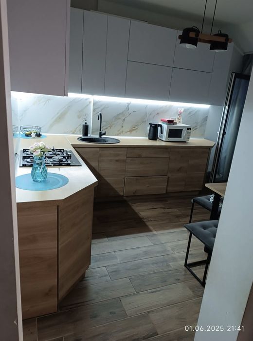 Продаж 2-кім. квартири 63.6 м2, в заселеній новобудові вул Стрийська