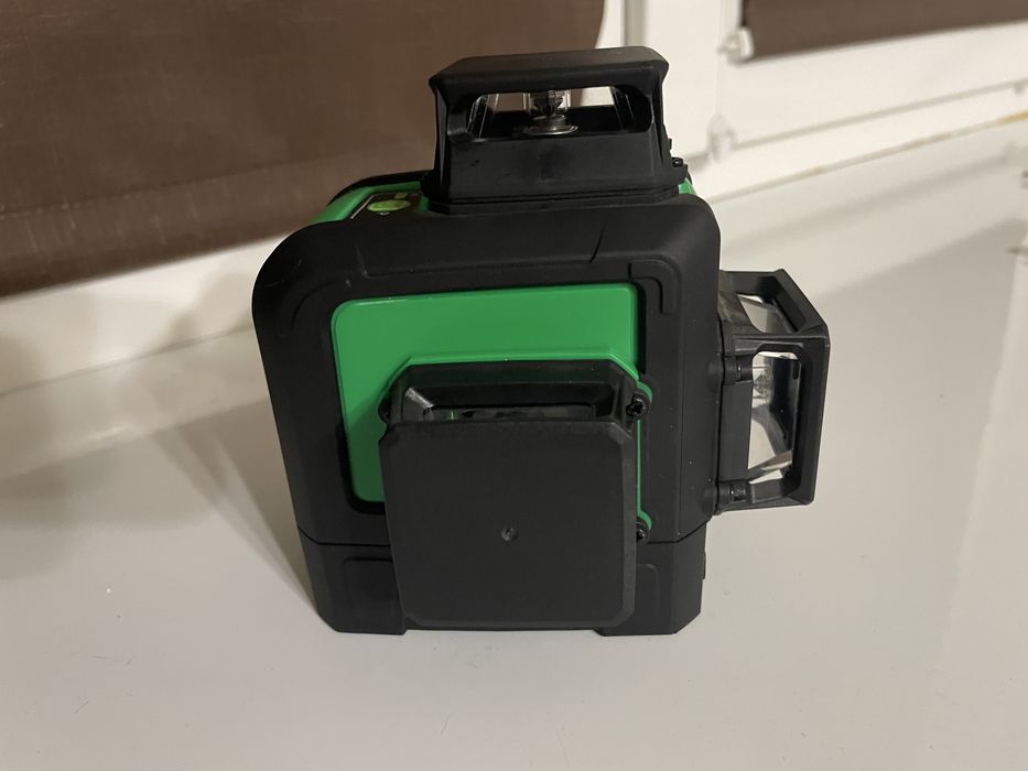 Професійний лазерний будівельний рівень 3D Protester LL412G