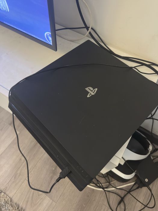 Playstastion 4 pro 1t com um comando