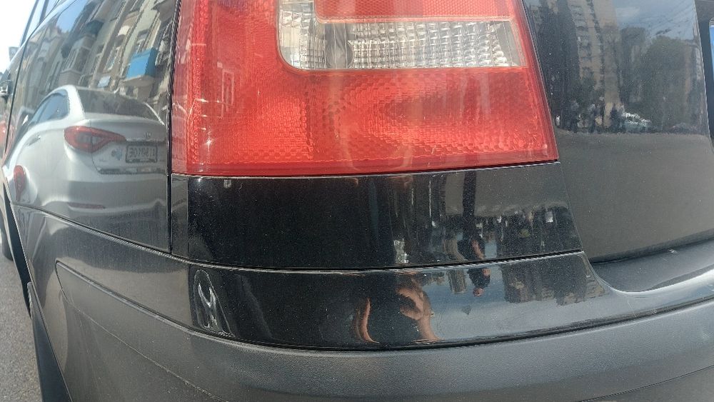 Продам накладки задню ЛІВУ під фари Skoda Octavia a5 2008р в колір ХЕТ