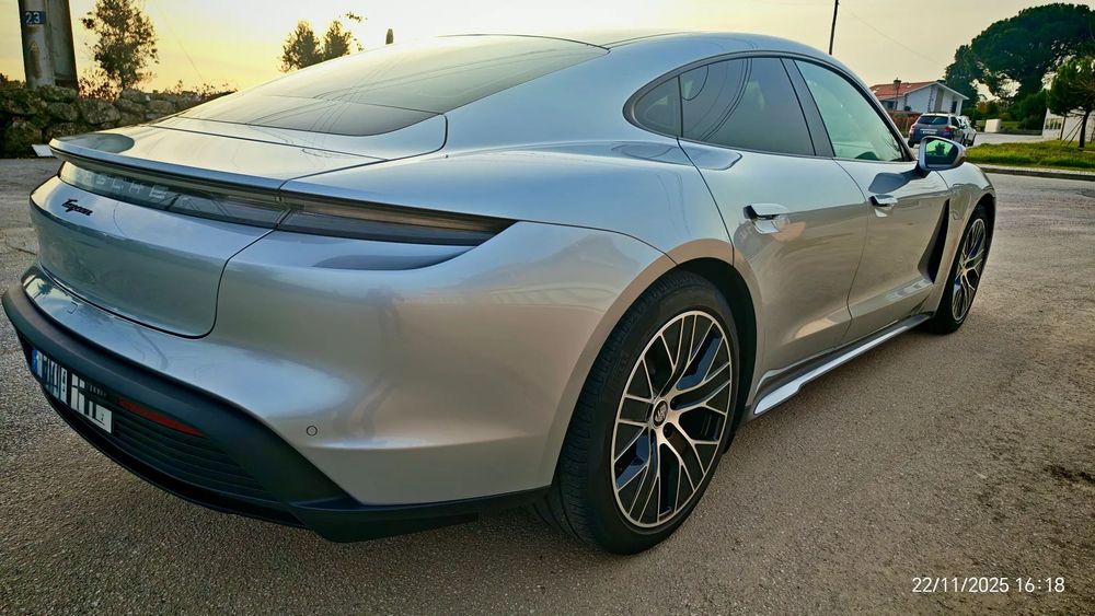 Porsche Taycan Standard