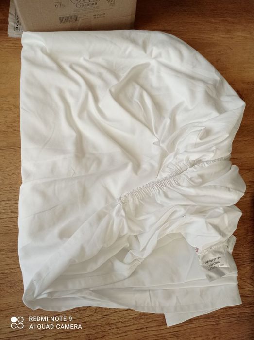 Простынь на резинке и наволочка