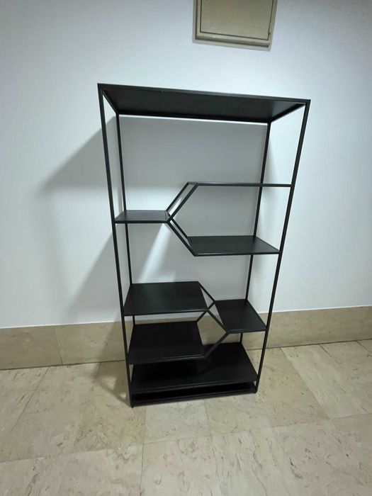 Estante assimétrica