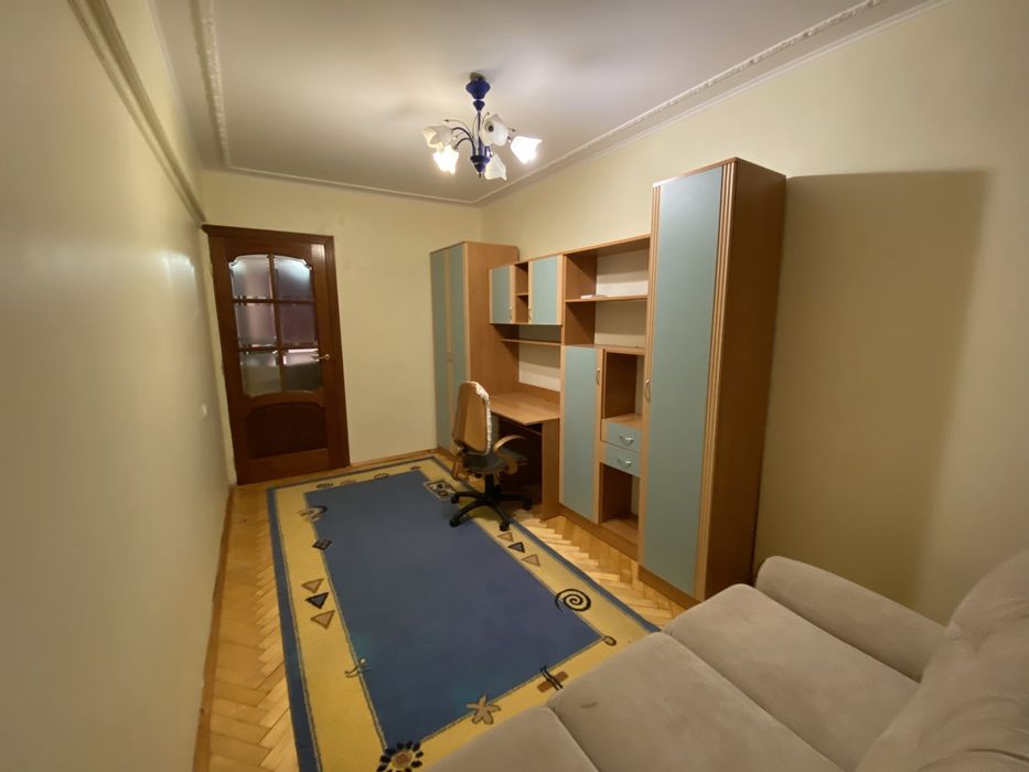 Трикімнатна квартира поблизу центру!!!Документи!