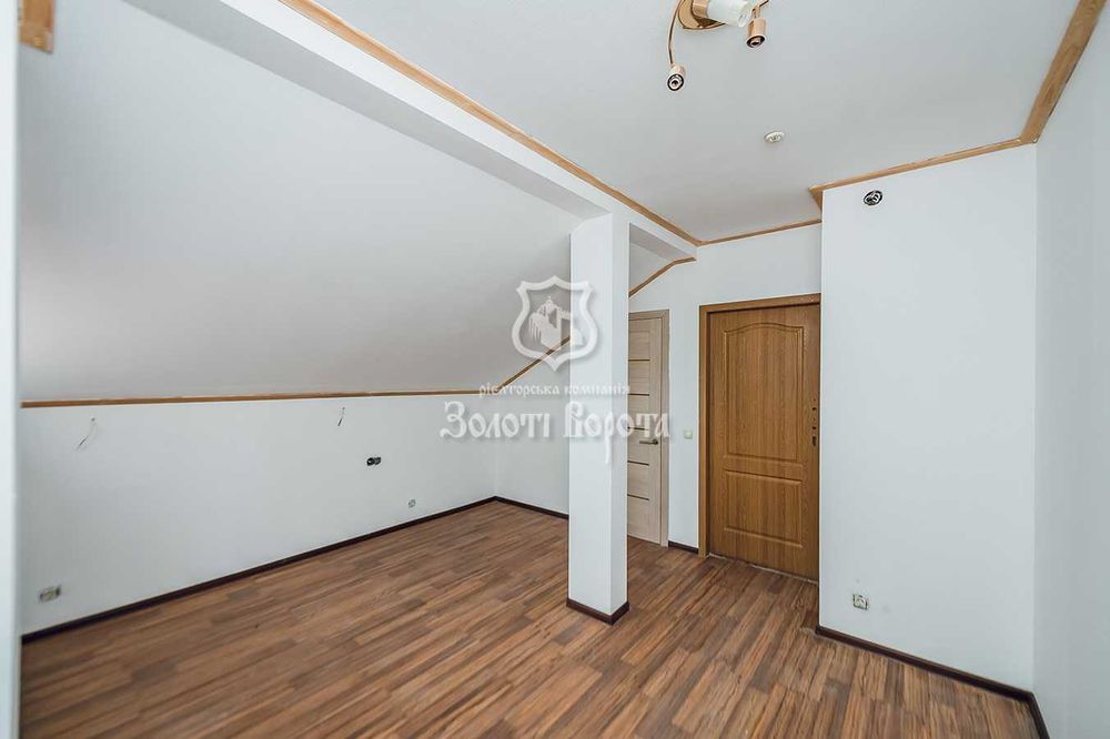 Ресторанно-готельний комплекс, 574 м2, 12 соток. пгт Калиновка