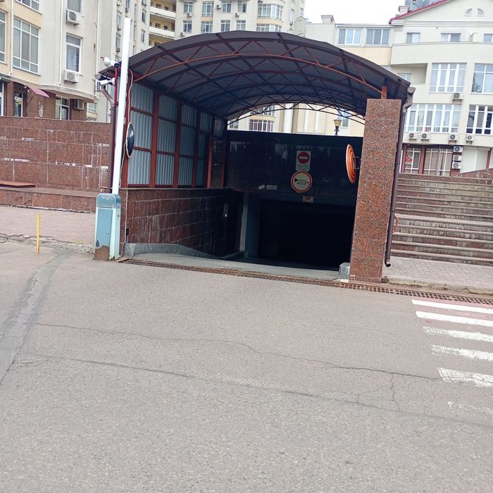 Парко место в паркинге