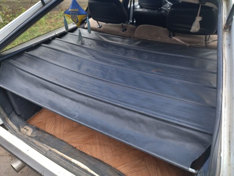 Шторка багажника AUDI 100 c3 Avant