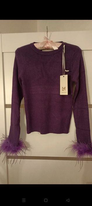 Sweterek prazek z piorami