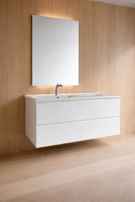 Nowoczesny komplet lazienkowy Delpha z lustrem LED i bateria premium