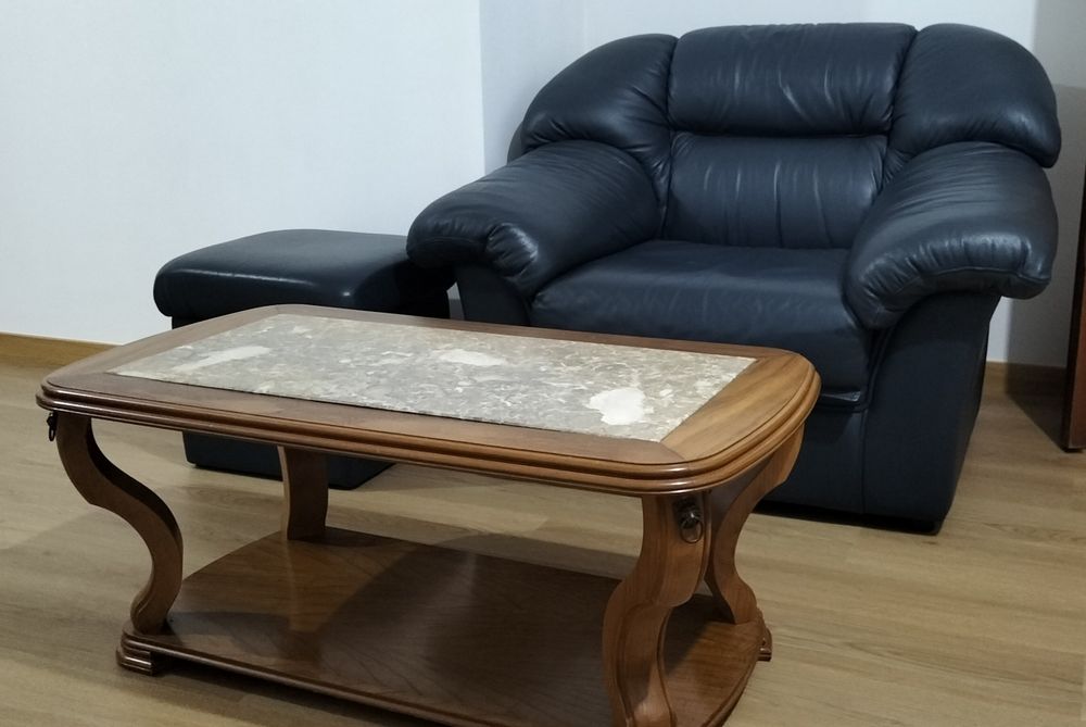 Conjunto de Sala em Pele: Sofá Cama + 2 Sofás + Pufe + Mesa Centro