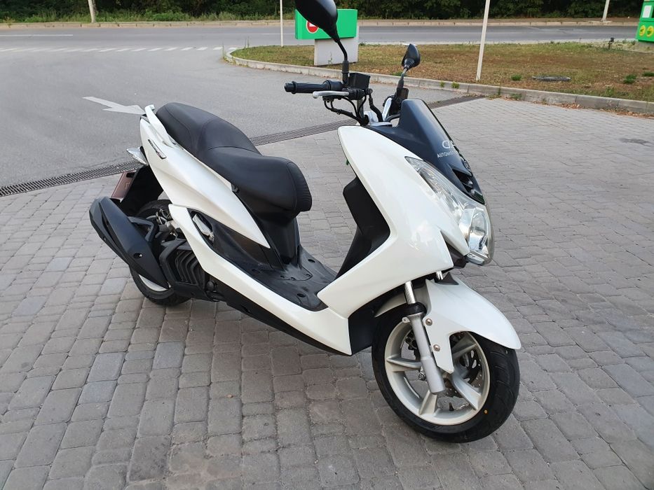 Yamaha Nmax 125 с контейнера макси скутер