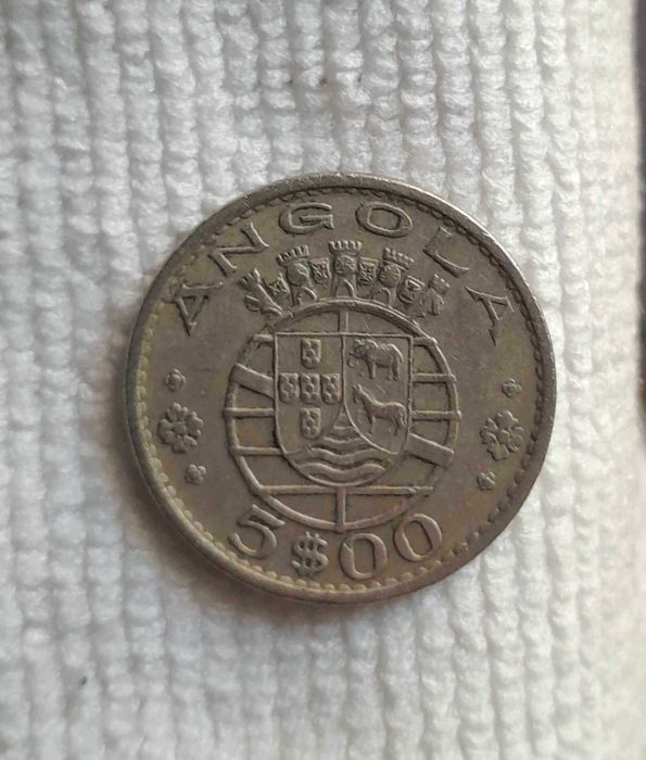 Moedas de Angola 2$50 escudos 1967 / 5 escudos 1972 e 10 escudos 1970