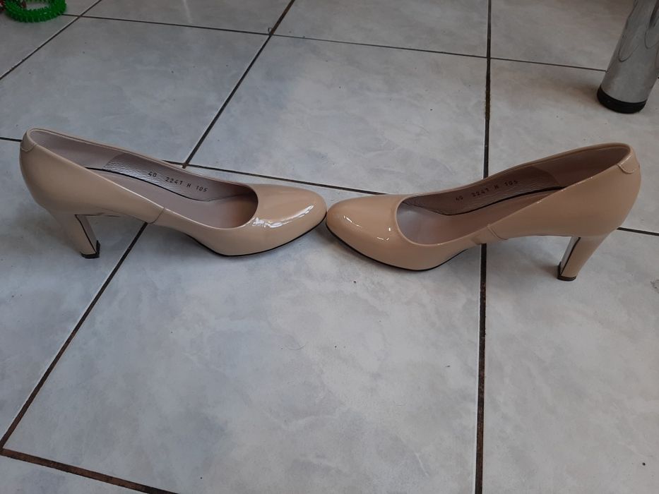 Czułenka lakierowane Gino Rossi