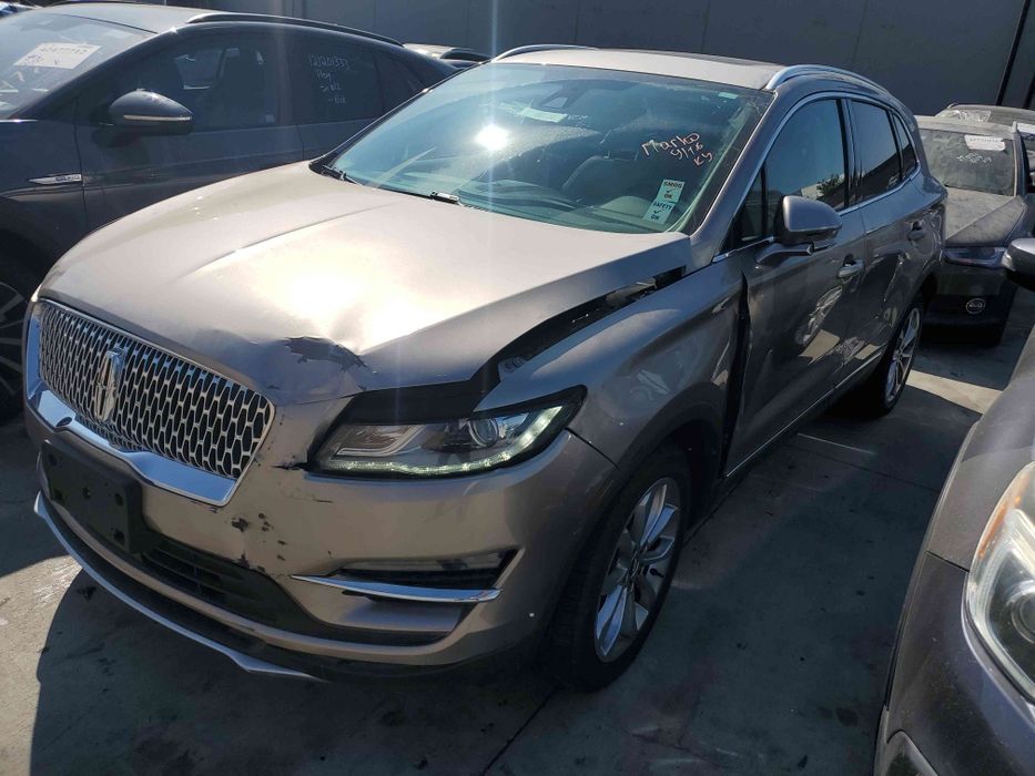 Капот Lincoln mkc 2019