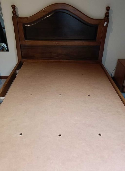 Cama de Casal em Madeira de Pinho