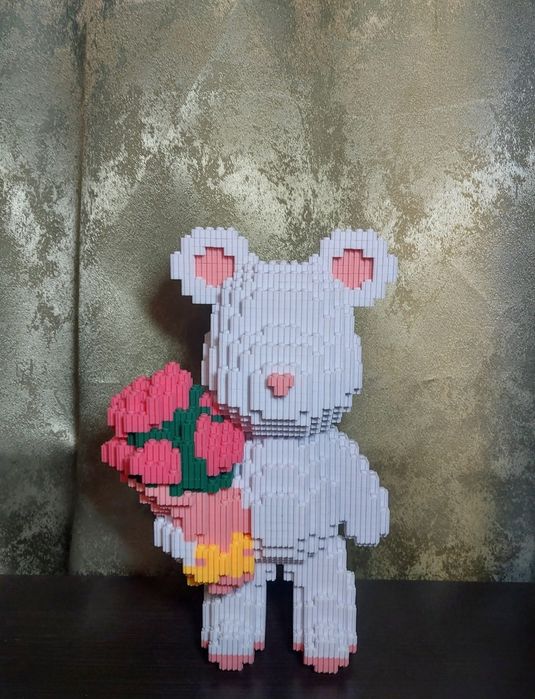 Конструктор  ведмідь  з квітами  з мікроблоків(Bearbrick)