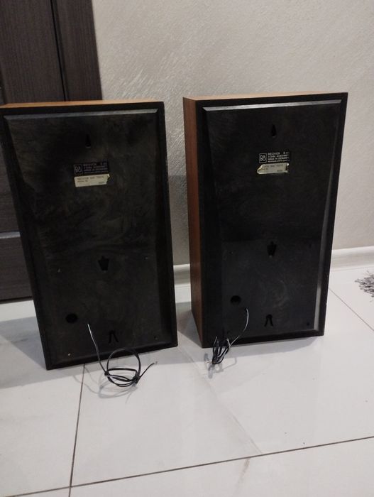 Колонки Bang & Olufsen Beovox S40.