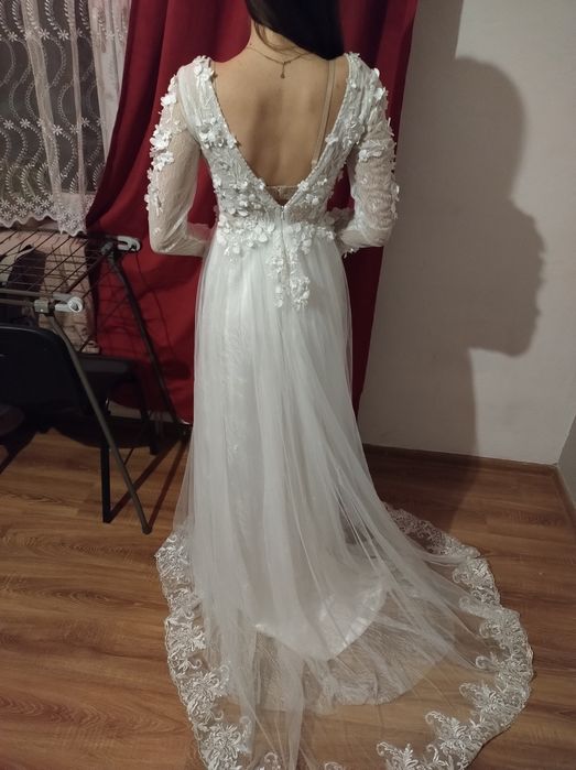 Suknia ślubna z trenem