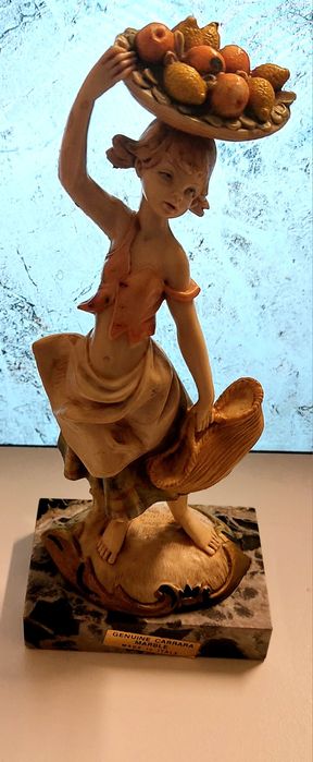 Estatueta vintage menina com limões