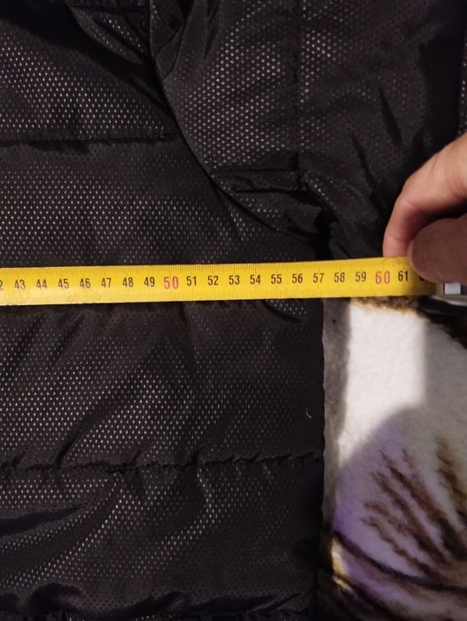 Куртка Карра чорного кольору.