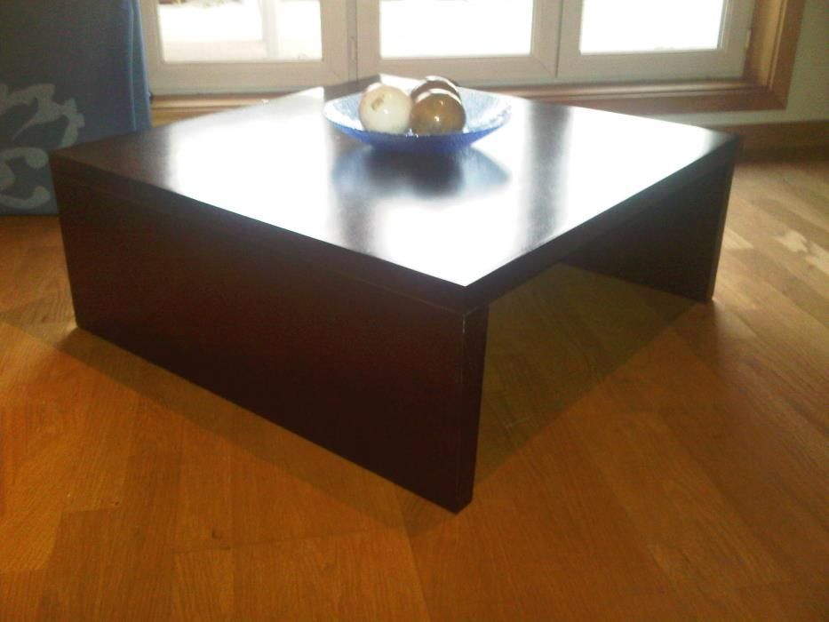 Mesa de sala em madeira 90x90x35cm