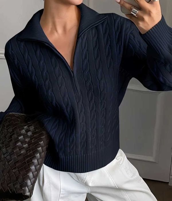 Granatowy sweter z kołnierzem r.M
