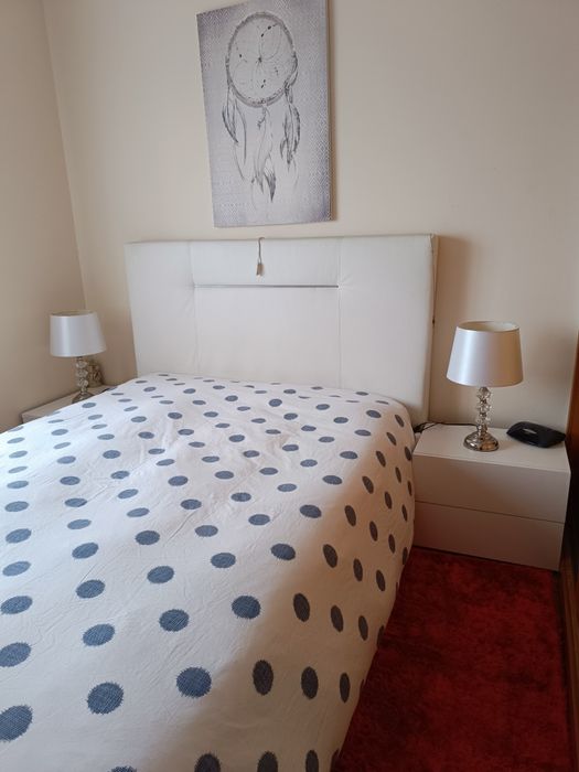 Alugo quarto espaçoso
